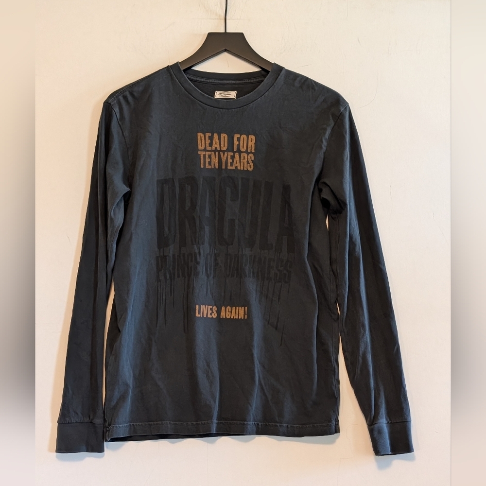 Tailgate Dracula Prince of Darkness Long Sleeve Graphic Tee XS American Eagle